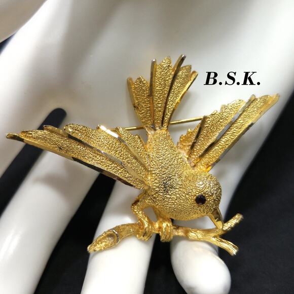 Vintage B.S.K. Bird Brooch, Red Rhinestone Eye, 1960s Jewelry - Picture 1 of 10